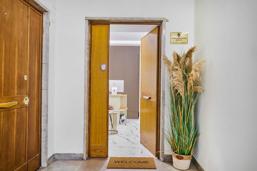 Ingresso accogliente di Florence Medali Rooms con tappeto welcome
